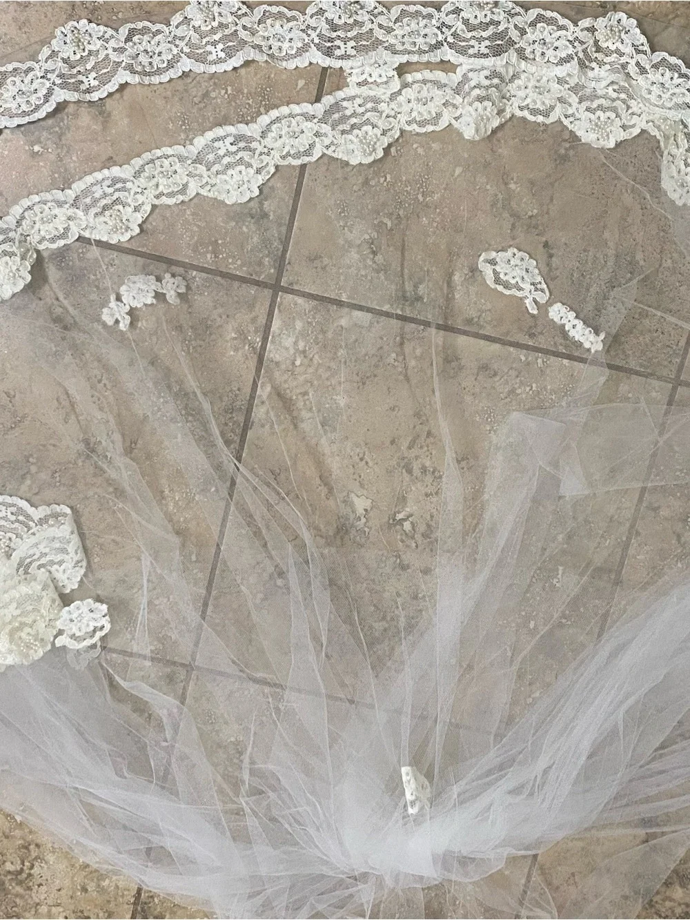 Ivory 2 Tiered Pearl Lace-Edged Appliqué Scalloped 35”L Comb Wedding Bridal Veil